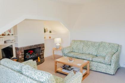 Sophisticated Edinburgh Apartment in City Centre - image 1