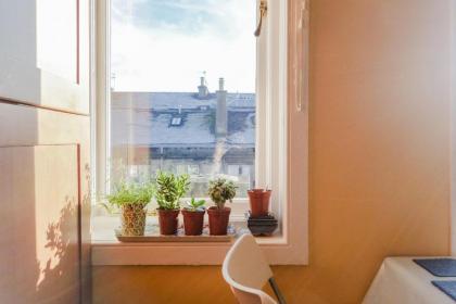 Sophisticated Edinburgh Apartment in City Centre - image 18