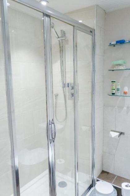 Sophisticated Edinburgh Apartment in City Centre - image 20