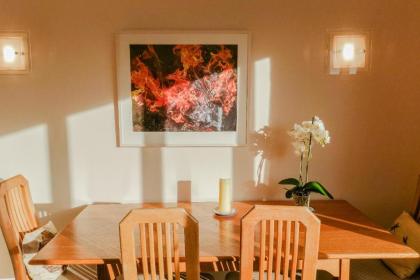 Sophisticated Edinburgh Apartment in City Centre - image 6