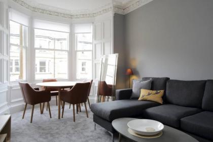 2 Bedroom Bruntsfield Apartment Sleeps 4 - image 1
