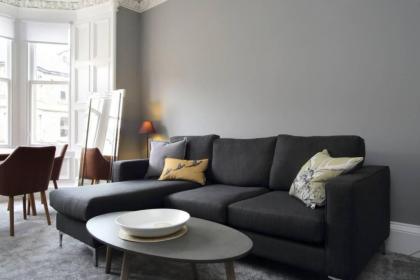 2 Bedroom Bruntsfield Apartment Sleeps 4 - image 10