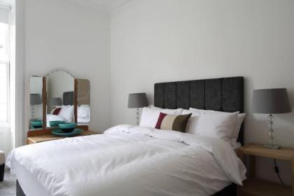2 Bedroom Bruntsfield Apartment Sleeps 4 - image 13