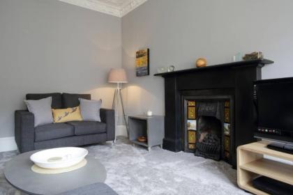 2 Bedroom Bruntsfield Apartment Sleeps 4 - image 15
