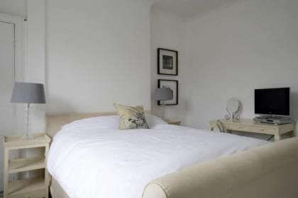 2 Bedroom Bruntsfield Apartment Sleeps 4 - image 17