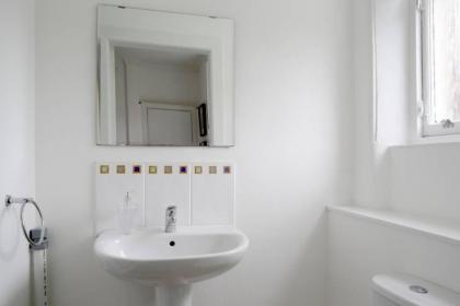 2 Bedroom Bruntsfield Apartment Sleeps 4 - image 20