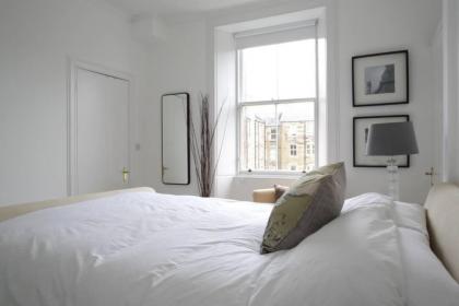 2 Bedroom Bruntsfield Apartment Sleeps 4 - image 3