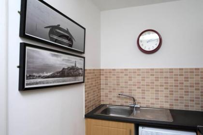 2 Bedroom Bruntsfield Apartment Sleeps 4 - image 4