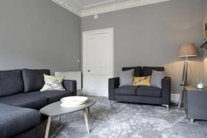 2 Bedroom Bruntsfield Apartment Sleeps 4 - image 5