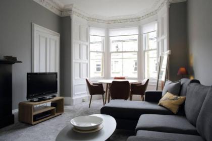 2 Bedroom Bruntsfield Apartment Sleeps 4 - image 6