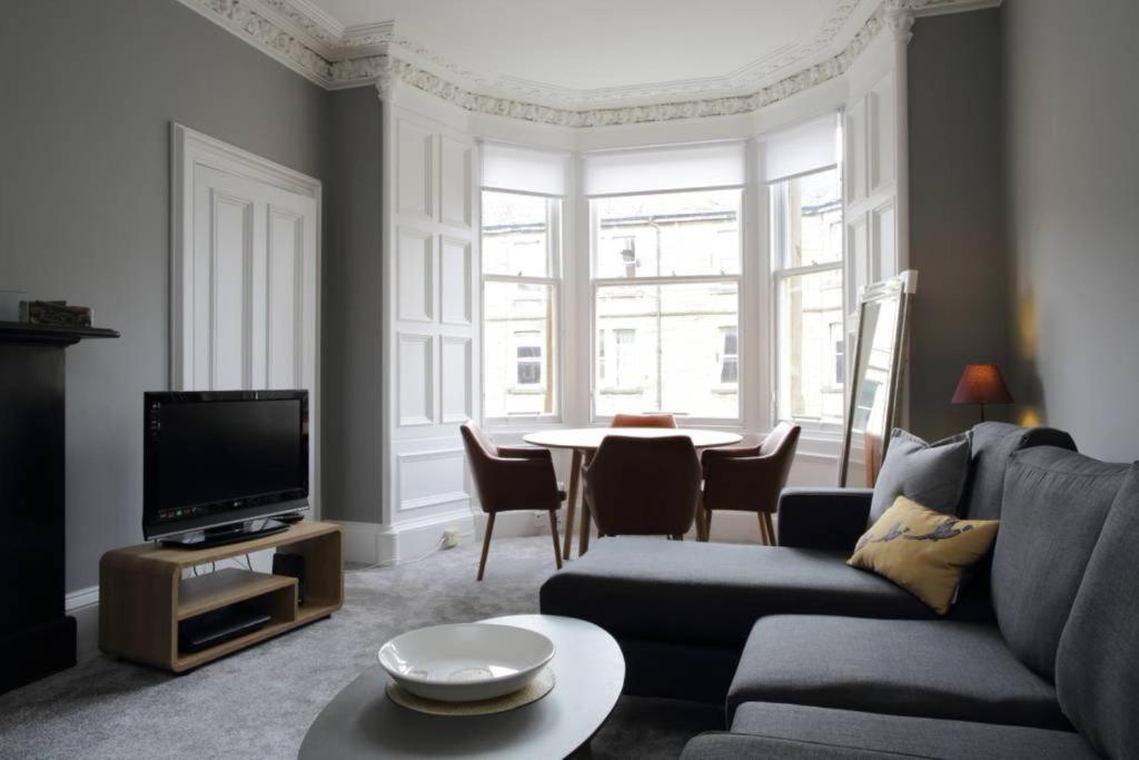 2 Bedroom Bruntsfield Apartment Sleeps 4 - image 6