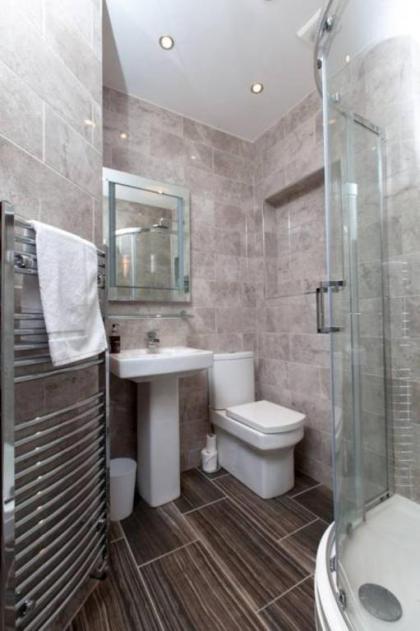 Blackfriars Residence - Beautiful Home - image 16
