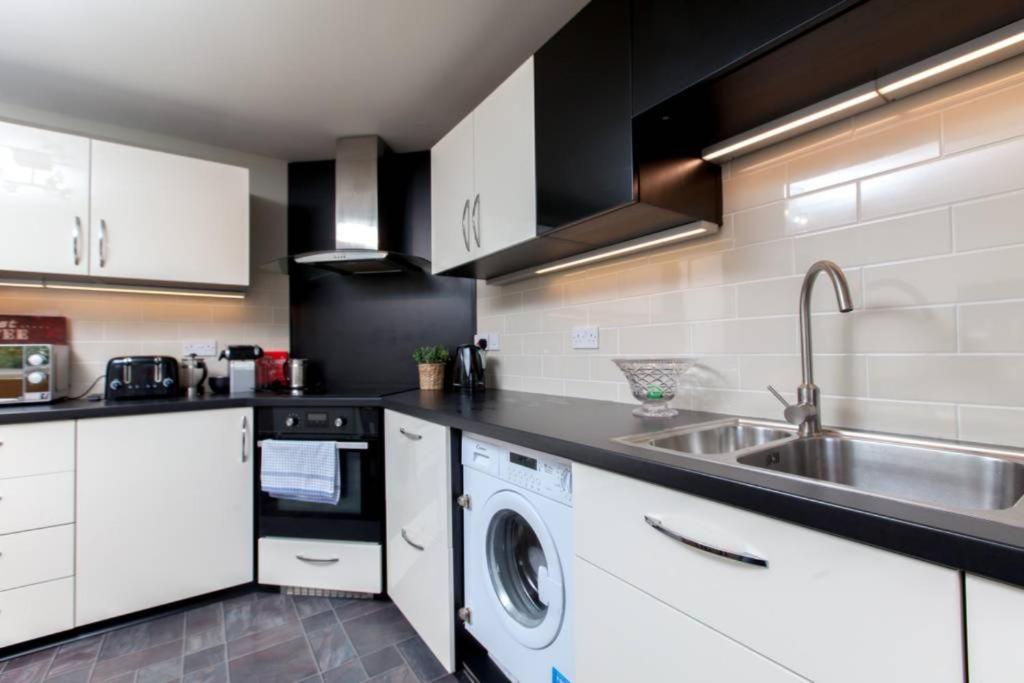 Blackfriars Residence - Beautiful Home - image 6