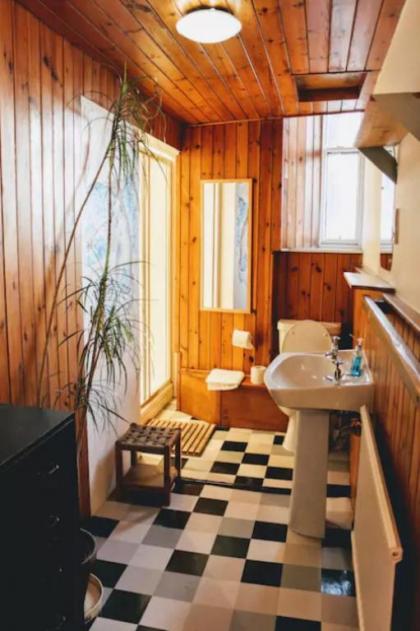 Traditional Apartment oer the Meadows - image 18