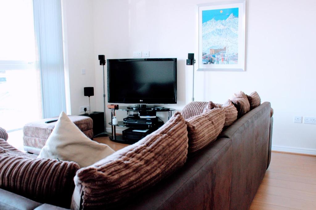 Modern Apartment with Balcony Sleeps 3 - main image