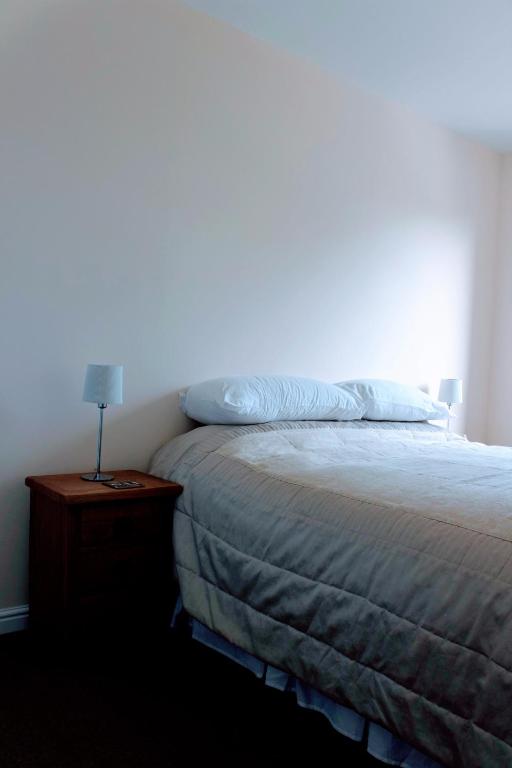 Modern Apartment with Balcony Sleeps 3 - image 4