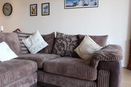 Modern Apartment with Balcony Sleeps 3 - image 5
