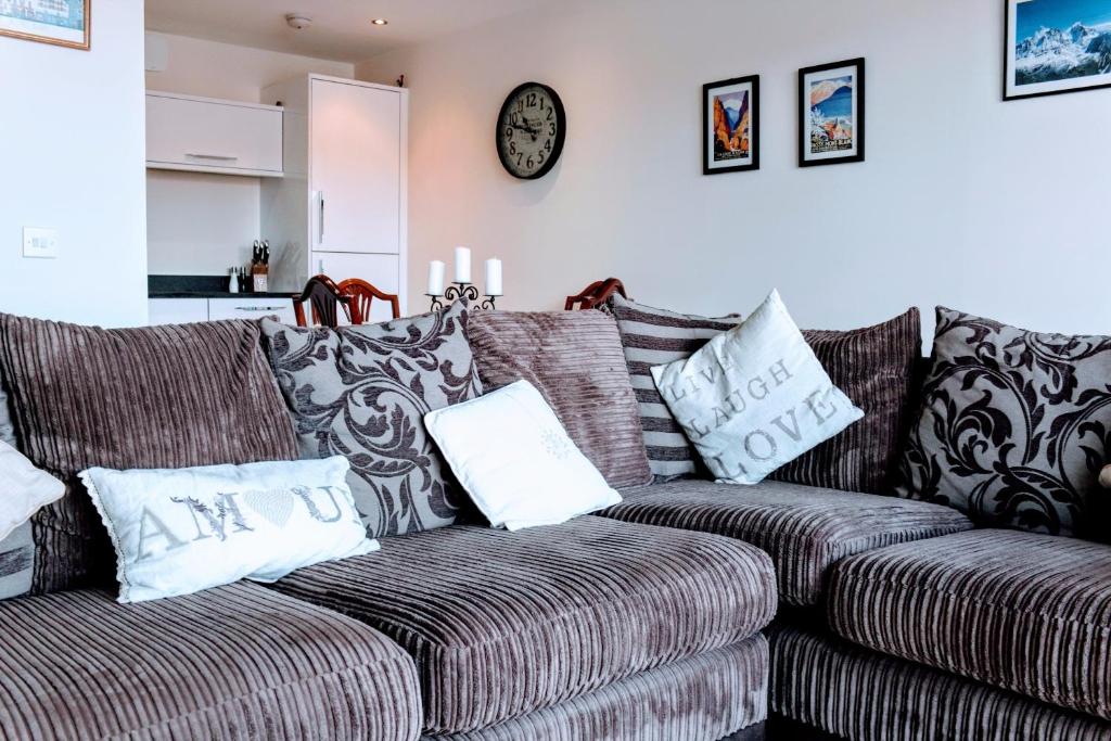 Modern Apartment with Balcony Sleeps 3 - image 6