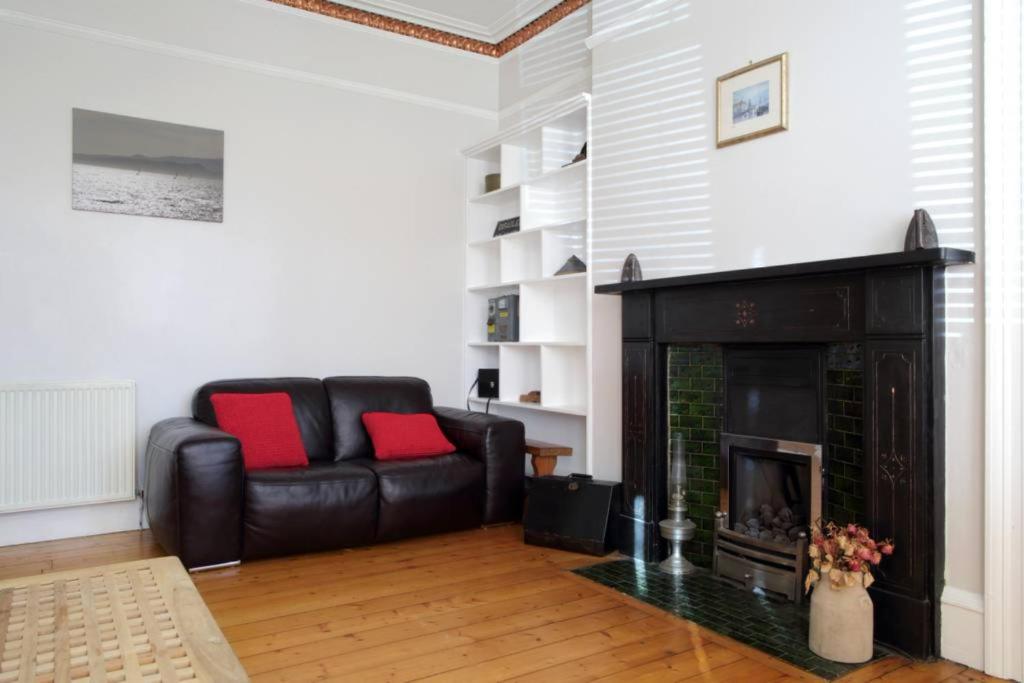 Central and Spacious 2 Bedroom Flat With Garden - image 6