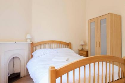1-Bed Home on Charming St Stephen Street - image 12