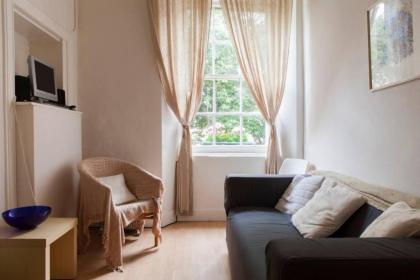 1-Bed Home on Charming St Stephen Street - image 2