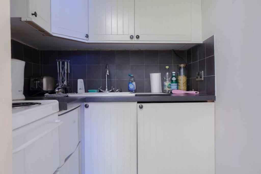 1-Bed Home on Charming St Stephen Street - image 3