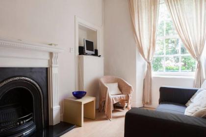 1-Bed Home on Charming St Stephen Street - image 5