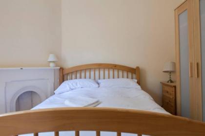 1-Bed Home on Charming St Stephen Street - image 9
