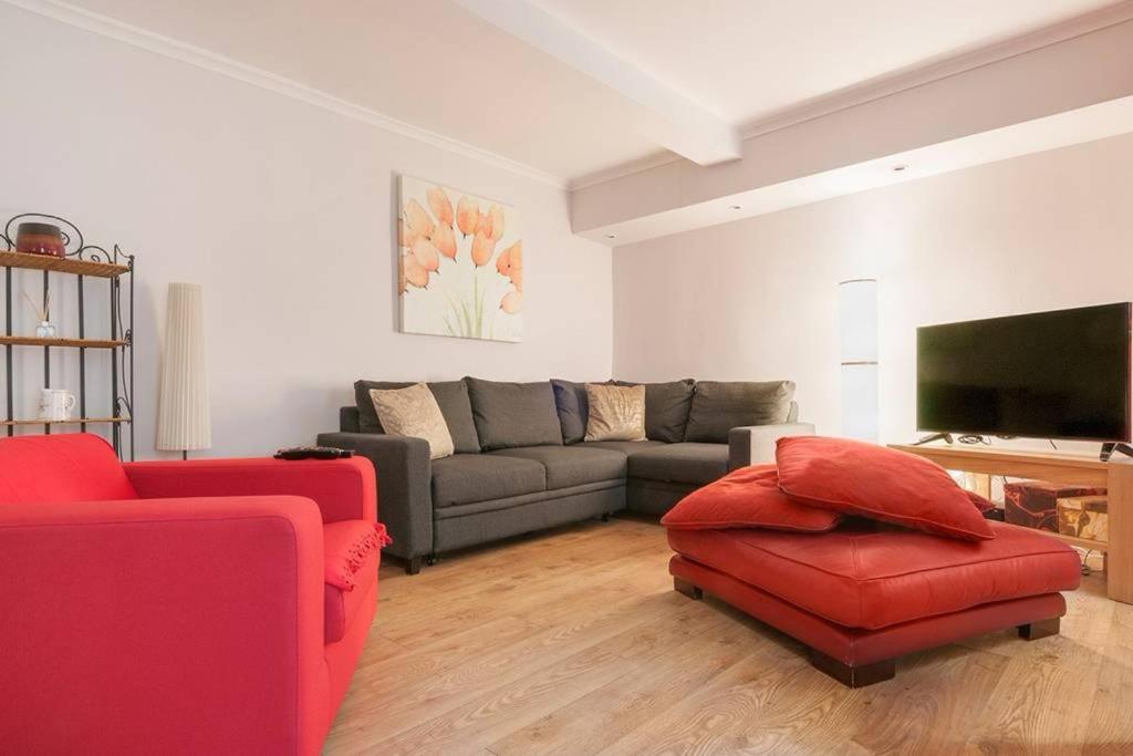 1 Bedroom Georgian Flat Sleeps 4 in New Town - main image