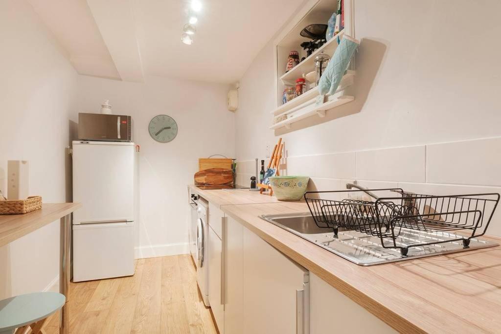 1 Bedroom Georgian Flat Sleeps 4 in New Town - image 2