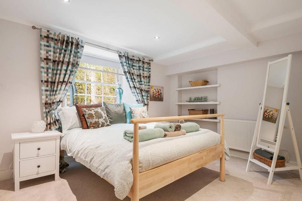1 Bedroom Georgian Flat Sleeps 4 in New Town - image 7