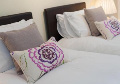 The Botanist Apartment Edinburgh Old Town 2 Bedroom Lift Parking previously The Parkgate Residence - image 5