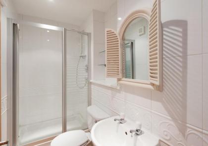 The Botanist Apartment Edinburgh Old Town 2 Bedroom Lift Parking previously The Parkgate Residence - image 6