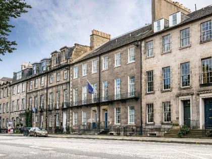 Travelodge Edinburgh Central Queen Street - image 7