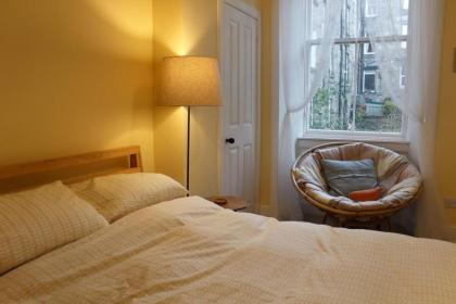 Bright Modern Arthurs Seat 2 Bedroom Apartment - image 13