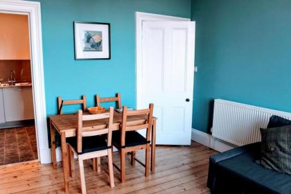 Bright Modern Arthurs Seat 2 Bedroom Apartment - image 16