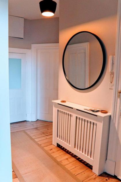 Bright Modern Arthurs Seat 2 Bedroom Apartment - image 20