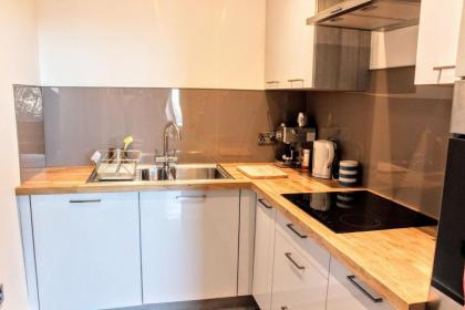 Bright Modern Arthurs Seat 2 Bedroom Apartment - image 4