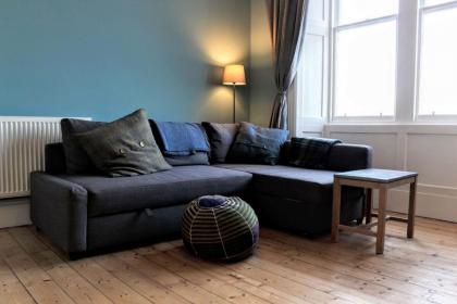 Bright Modern Arthurs Seat 2 Bedroom Apartment - image 6