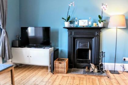 Bright Modern Arthurs Seat 2 Bedroom Apartment - image 8