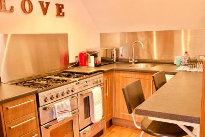 1 Bedroom Studio in Edinburgh Sleeps 2 - image 4