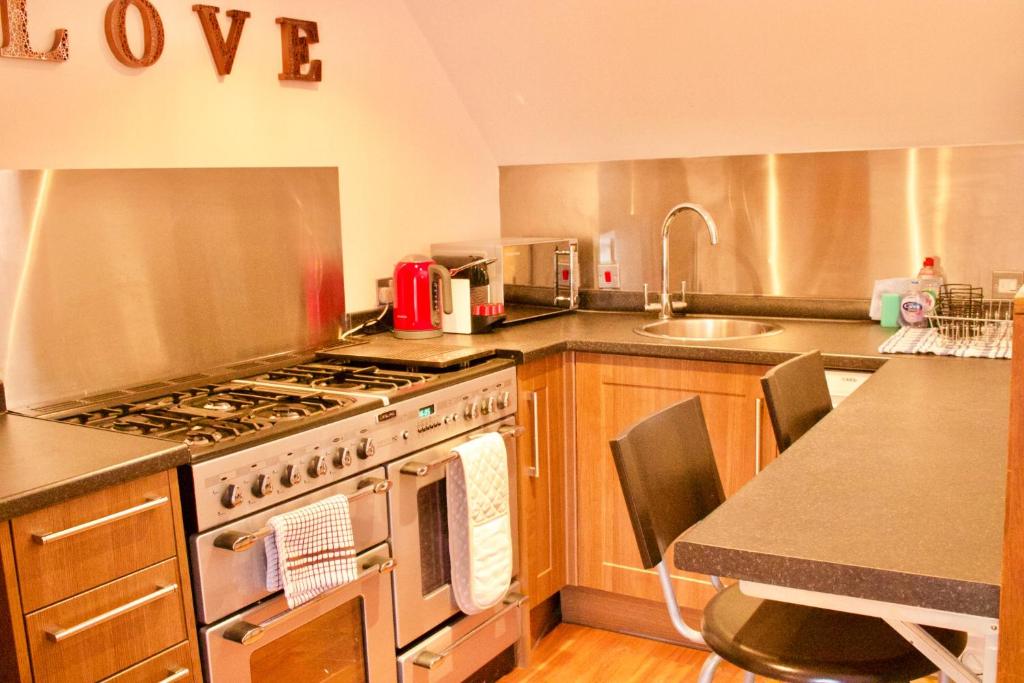 1 Bedroom Studio in Edinburgh Sleeps 2 - image 4