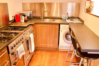 1 Bedroom Studio in Edinburgh Sleeps 2 - image 5