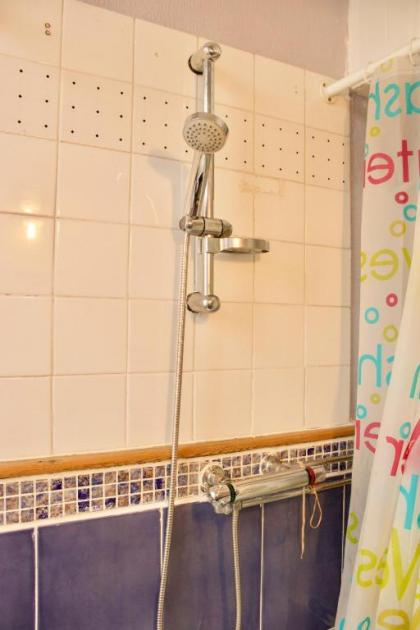 Classic Edinburgh Flat in the heart of Morningside - image 12