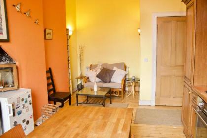 Classic Edinburgh Flat in the heart of Morningside - image 16