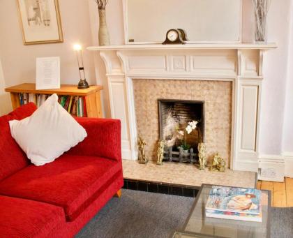 Classic Edinburgh Flat in the heart of Morningside - image 2