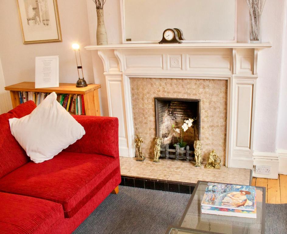 Classic Edinburgh Flat in the heart of Morningside - image 2