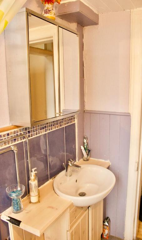 Classic Edinburgh Flat in the heart of Morningside - image 6