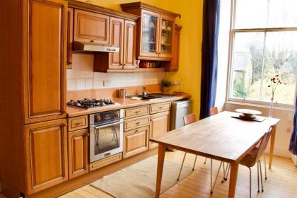 Classic Edinburgh Flat in the heart of Morningside - image 7