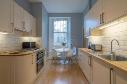 Edinburgh Serviced Apartment - image 10